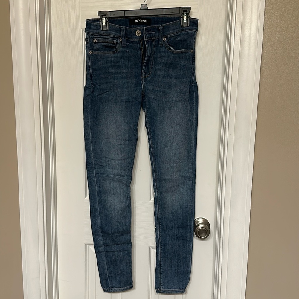 W express jeans. Legging mid rise. Stretch. Size 4R. Barely worn.